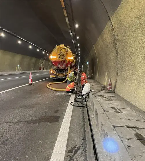 富源隧道排水渠清淤